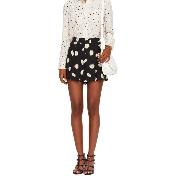 kate spade Pants - Kate Spade | NWT Silk Daisy Dot Bee Print Shorts